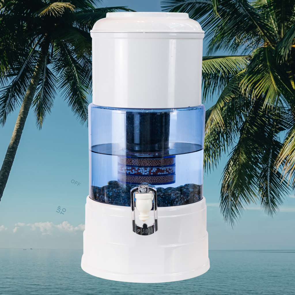 Aqualine waterfilter met de zee en palmbomen op de achtergrond