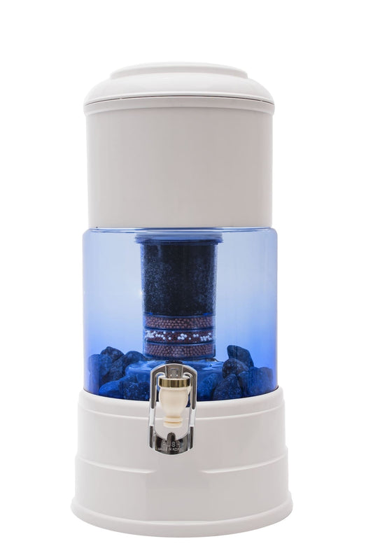 Aqualine waterfilter voor op het aanrecht, met keramisch filter, meerstappenfilter en kraantje om het gefilterde water te tappen.